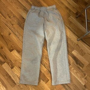 Alo Accolade sweatpants in gray